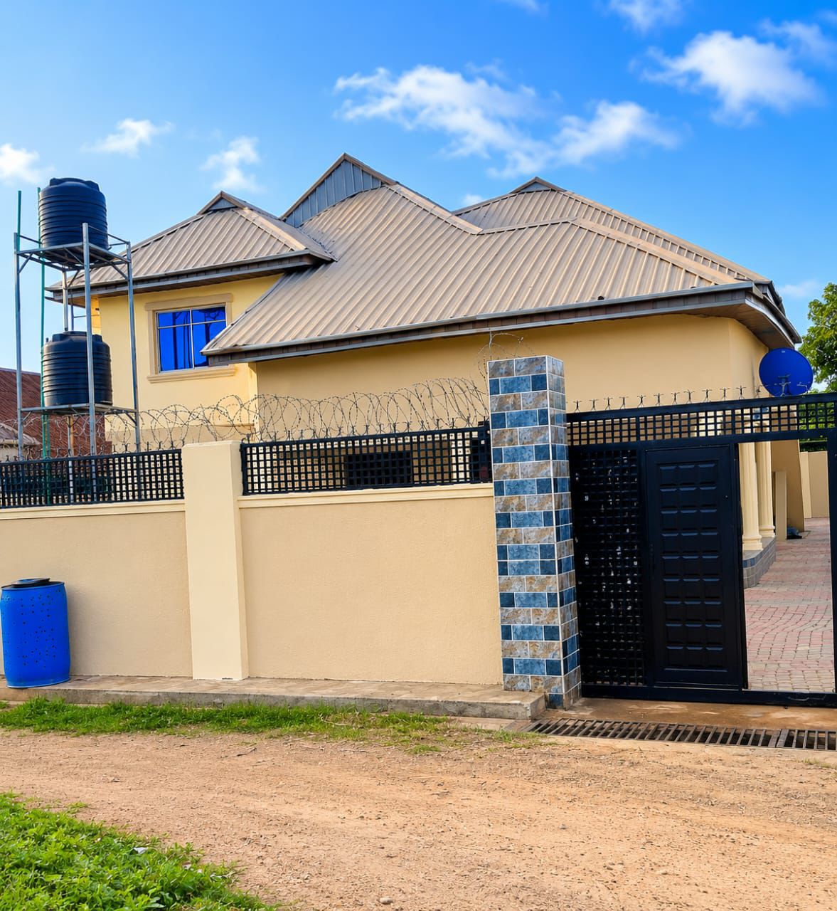 *Letting :*    ```A Nicely Built Two Bedroom Flat at Arubiewe, Olodo Garage , Ibadan..`