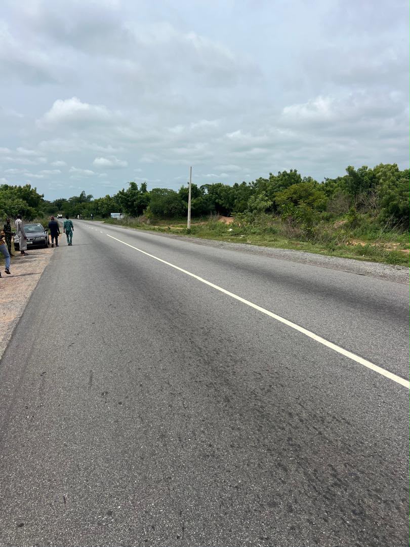 20 Acres of Multipurpose Lands Available for sale Along Moniya - Iseyin Road 🛣️ . The land located at Odo ogun the boundary btw Ibadan and iseyin. Suitable for any purposes 📌  Documents 📄: Registered Survey Plans .   Pr