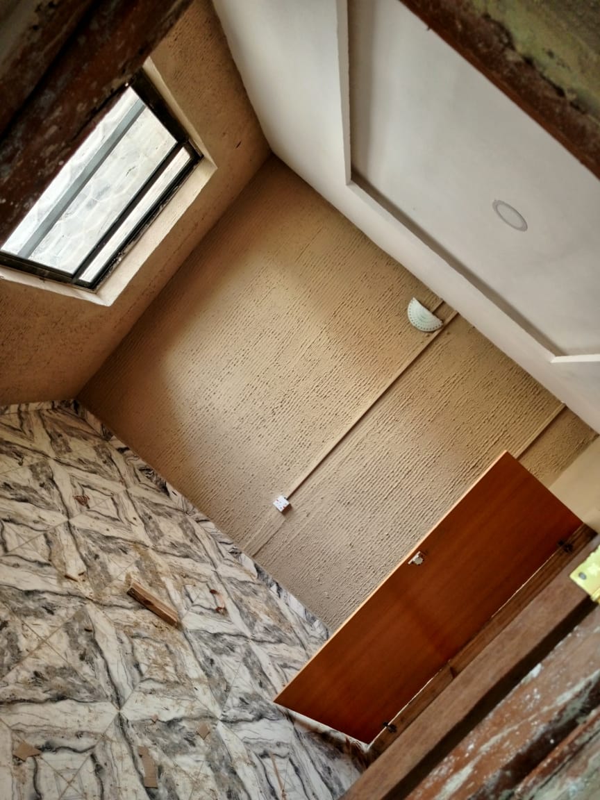 2 bedroom flat at orita challenge with necessary facilities*  Using 33kva industrial light ( electricity 💯)  