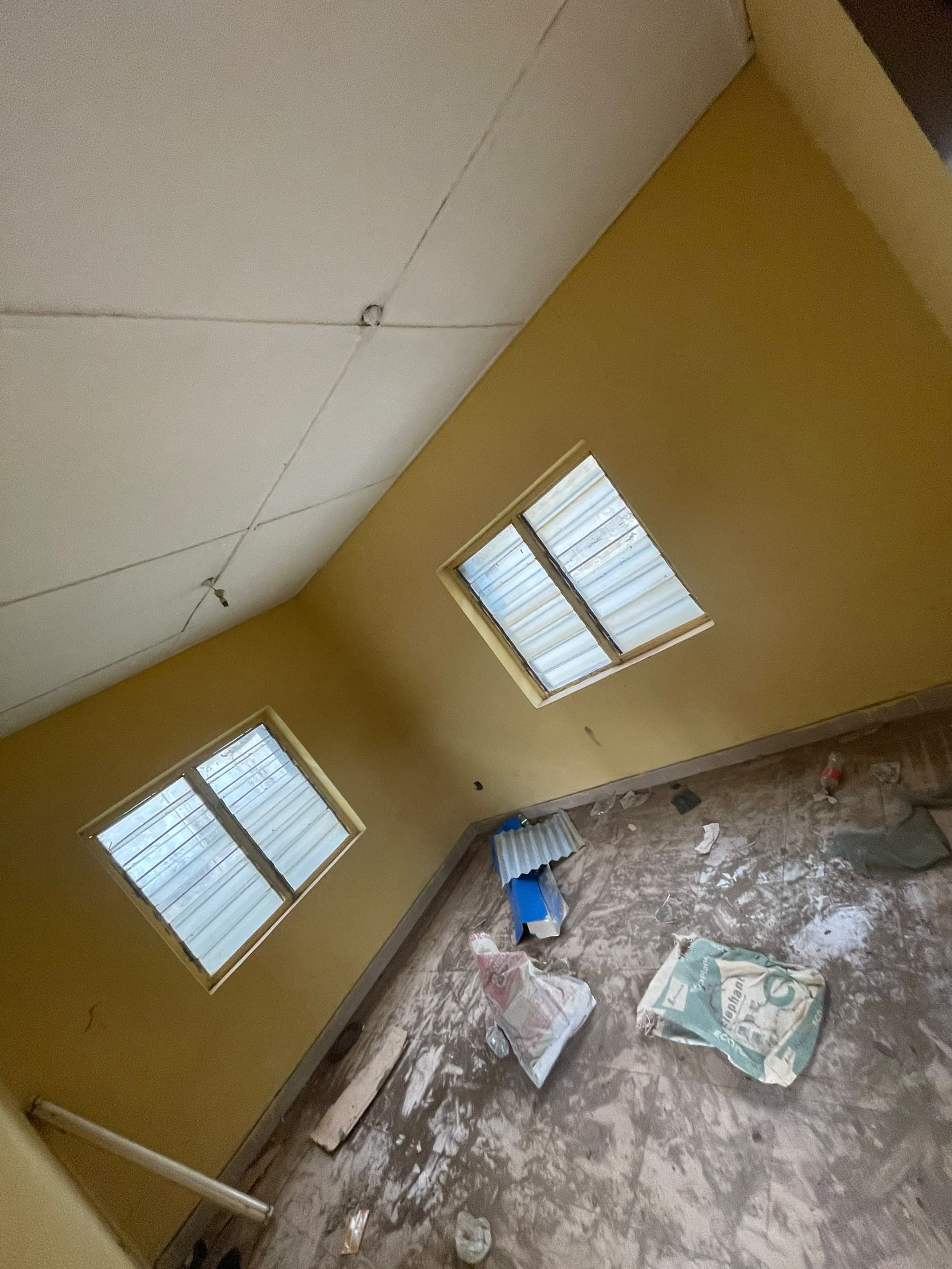 🏠 NEWLY RENOVATED ROOM SELF-CONTAINED TO LET  📍 Alalubosa, behind Nigerian Breweries, Alakia, Ibadan  ✨ Newly renovated ✅ Fully tiled 💧 Running water 🔐 Well fenced & gated