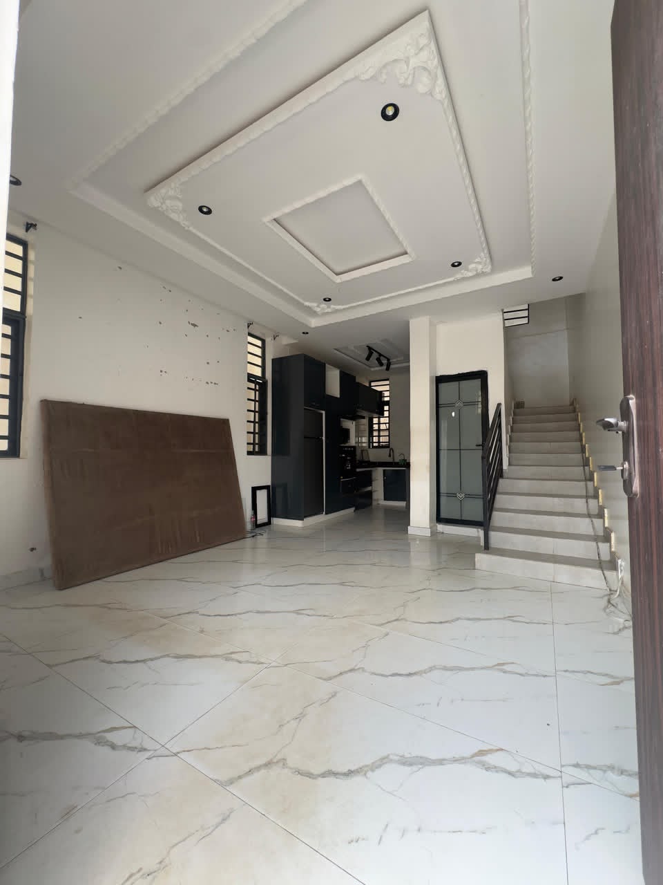 *TO LET🔥🇱🇷*  1-Bedroom Duplex with Fully Equipped Kitchen  ✅ Refrigerator ✅ Gas Cooker ✅ Microwave ✅ H